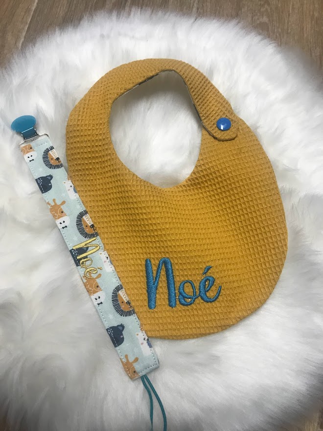 Bavoir personnalisé 0-6 mois nid d'abeille animaux de la jungle sophiacreas callac
