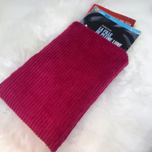 Pochette à livre velours côtelé rose fushia Sophiacreas Callac 2024