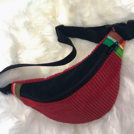 Sac banane enfant velours côtelé rouge et noir avec une touche de madras doublure en madras2 Sophiacreas Callac 2024
